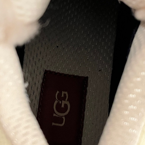 NWT UGG Women’s Tan WaterProof Hiking Boot size 7 s/n 1130772 - Picture 11 of 15